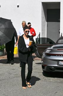 Hailey Bieber feet photo thumbnail