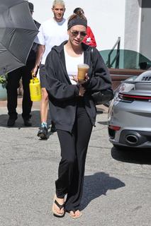 Hailey Bieber feet photo thumbnail