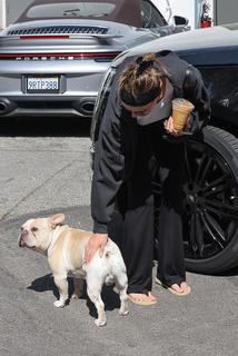 Hailey Bieber feet photo thumbnail