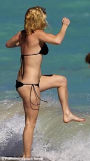 Alice Eve feet photo thumbnail