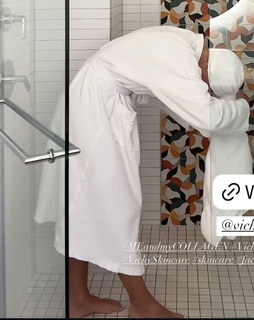 Klaudia Halejcio feet photo thumbnail