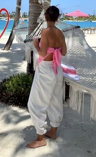 Klaudia Halejcio feet photo thumbnail
