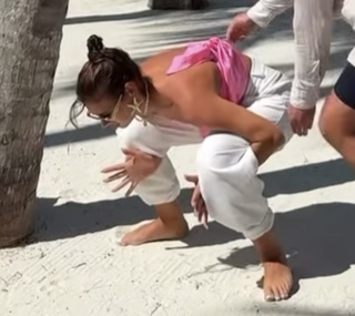 Klaudia Halejcio feet photo thumbnail
