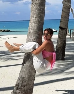 Klaudia Halejcio feet photo thumbnail