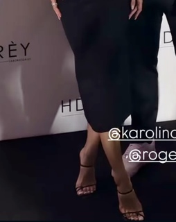 Karolina Pisarek feet photo thumbnail