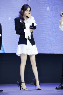 Mi Yang feet photo thumbnail