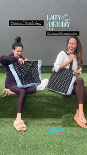 Brooke Burke feet photo thumbnail