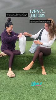 Brooke Burke feet photo thumbnail