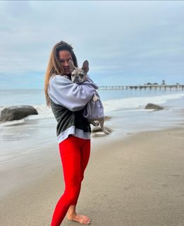 Brooke Burke feet photo thumbnail