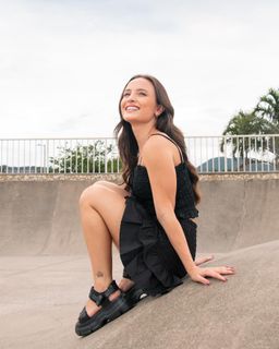 Larissa Manoela feet photo thumbnail