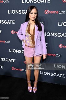 Jenna Ortega feet photo thumbnail
