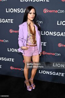 Jenna Ortega feet photo thumbnail