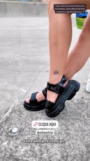 Larissa Manoela feet photo thumbnail
