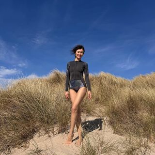 Olga Kurylenko feet photo thumbnail