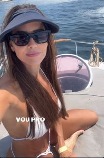 Deborah Secco feet photo thumbnail
