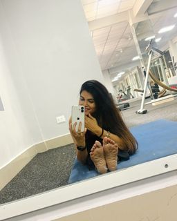 Poonam Yadav feet photo thumbnail