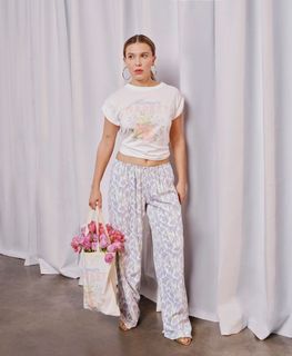 Millie Bobby Brown feet photo thumbnail