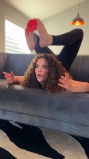 Sofie Dossi feet photo thumbnail