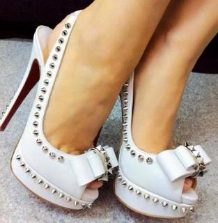 Kylie Minogue feet photo thumbnail