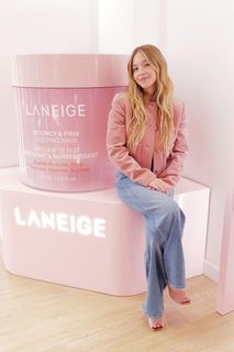 Sydney Sweeney feet photo thumbnail