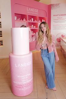 Sydney Sweeney feet photo thumbnail