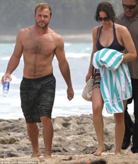 Jennifer Lawrence feet photo thumbnail