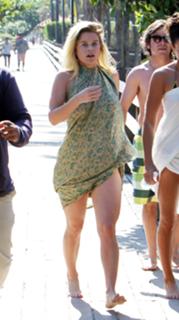 Alice Eve feet photo thumbnail