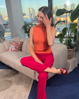 Anna Popek feet photo thumbnail