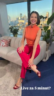 Anna Popek feet photo thumbnail