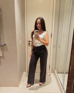 Larissa Manoela feet photo thumbnail
