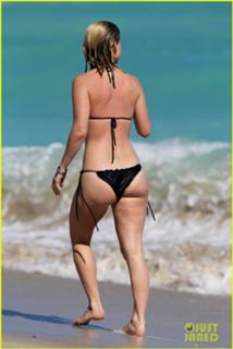 Alice Eve feet photo thumbnail