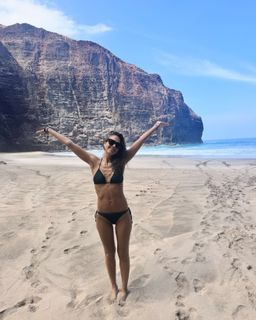 Jessica Alba feet photo thumbnail