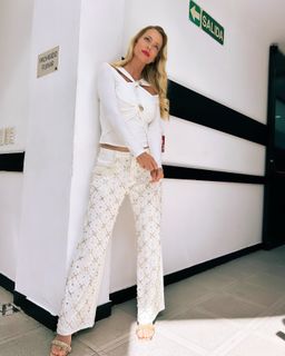 Nicole Neumann feet photo thumbnail
