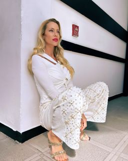 Nicole Neumann feet photo thumbnail