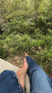 Brooke Burke feet photo thumbnail
