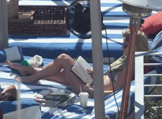 Alice Eve feet photo thumbnail