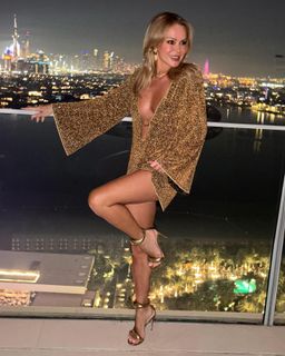 Amanda Holden feet photo thumbnail