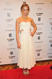 Emily Blunt feet photo thumbnail
