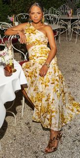 Christina Milian feet photo thumbnail