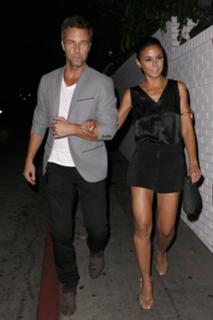 Emmanuelle Chriqui feet photo thumbnail