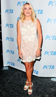 Emily Osment feet photo thumbnail
