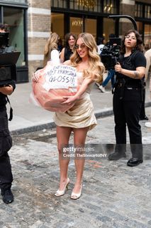 Sydney Sweeney feet photo thumbnail
