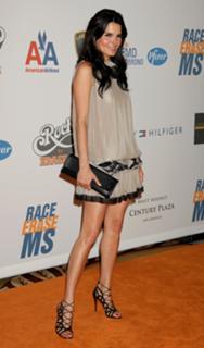 Angie Harmon feet photo thumbnail