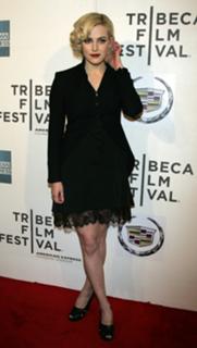 Riley Keough feet photo thumbnail