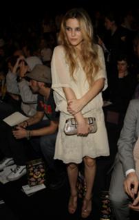 Riley Keough feet photo thumbnail