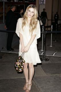 Riley Keough feet photo thumbnail