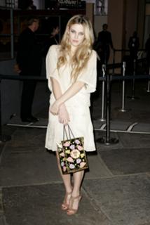 Riley Keough feet photo thumbnail