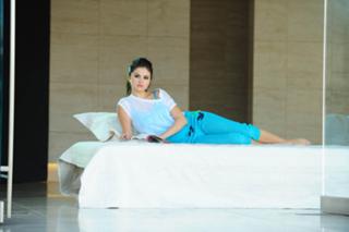 Selena Gomez feet photo thumbnail
