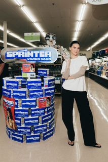 Kendall Jenner feet photo thumbnail