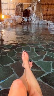 Alessandra Ambrosio feet photo thumbnail